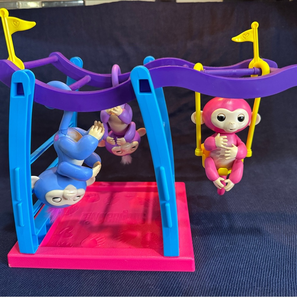WowWee 3 Fingerling Monkeys with Interactive Baby Monkey Jungle Gym Playset